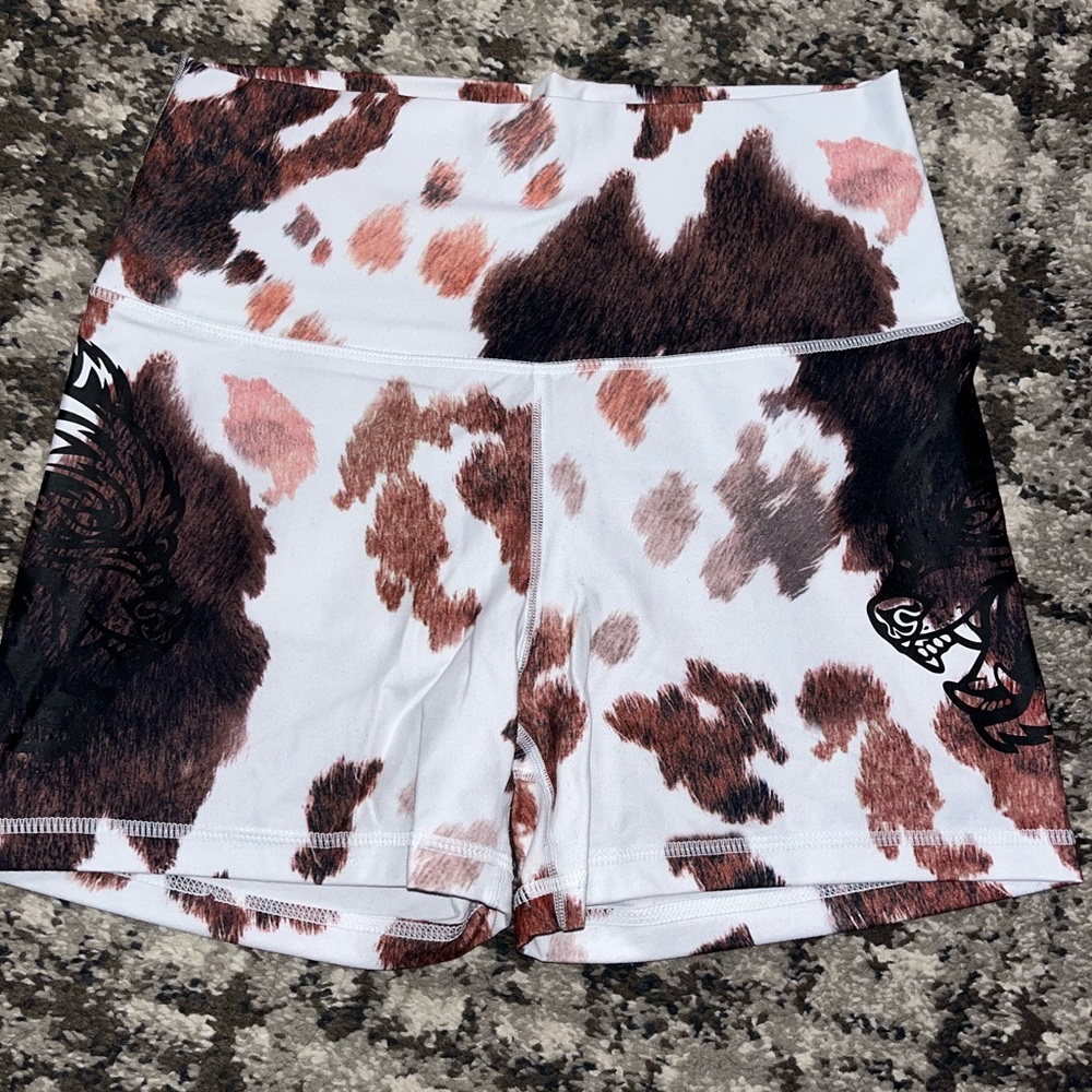 Darc Sport seamless shorts, cow print color, stretchy material.